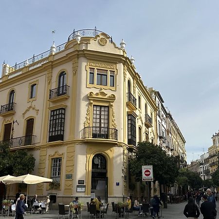 Lujoso Apartamento A Los Pies De La Catedral Sevilla Bagian luar foto