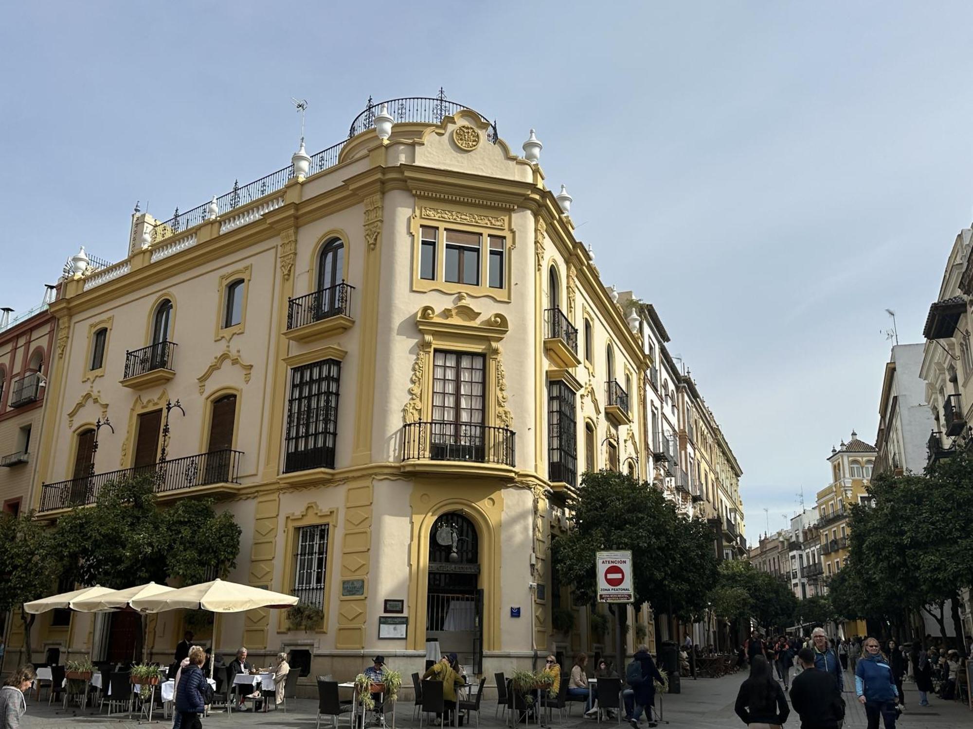 Lujoso Apartamento A Los Pies De La Catedral Sevilla Bagian luar foto