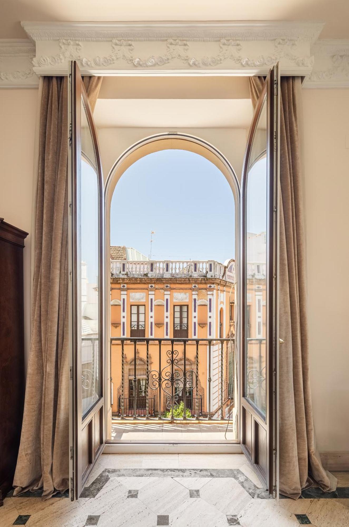 Lujoso Apartamento A Los Pies De La Catedral Sevilla Bagian luar foto
